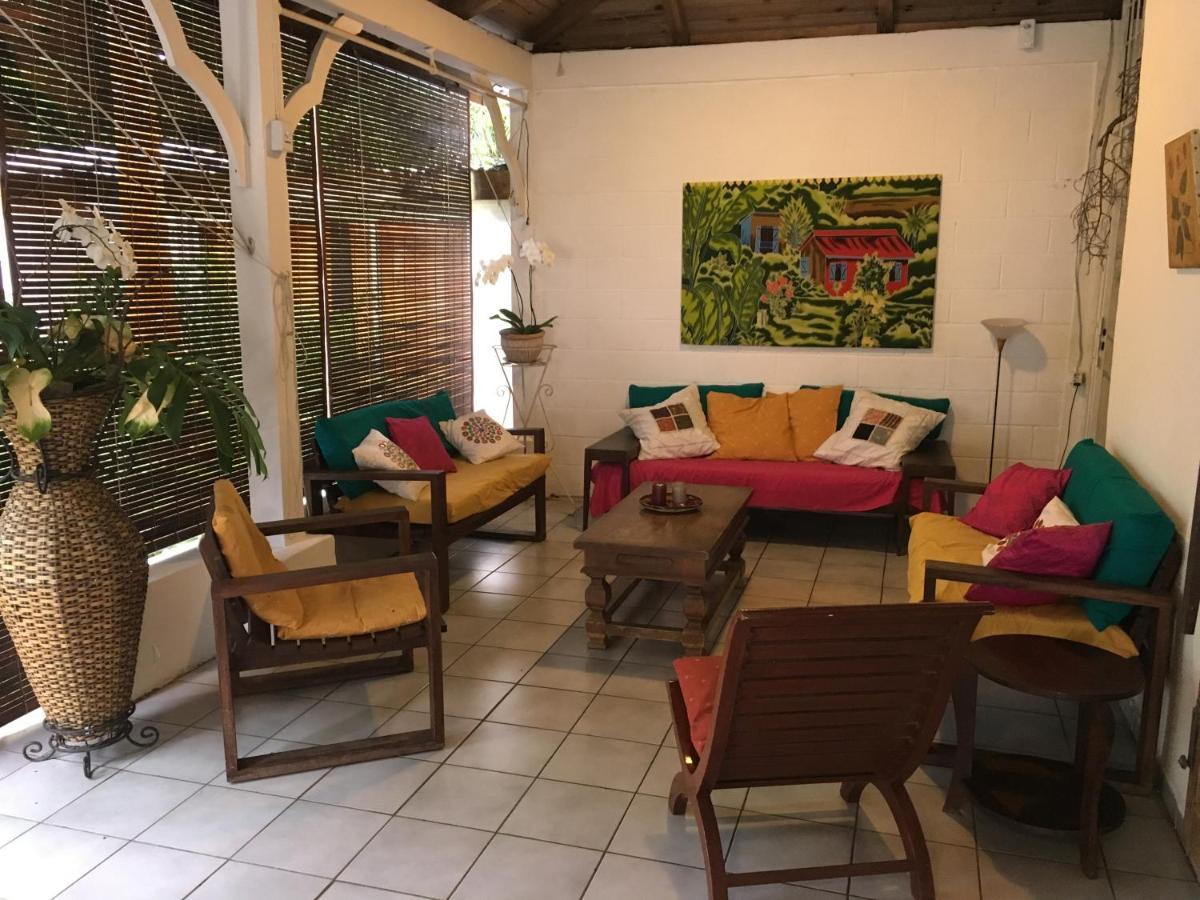 Le Medinilla Bed & Breakfast Bras-Panon Luaran gambar