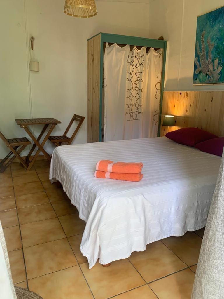 Le Medinilla Bed & Breakfast Bras-Panon Luaran gambar