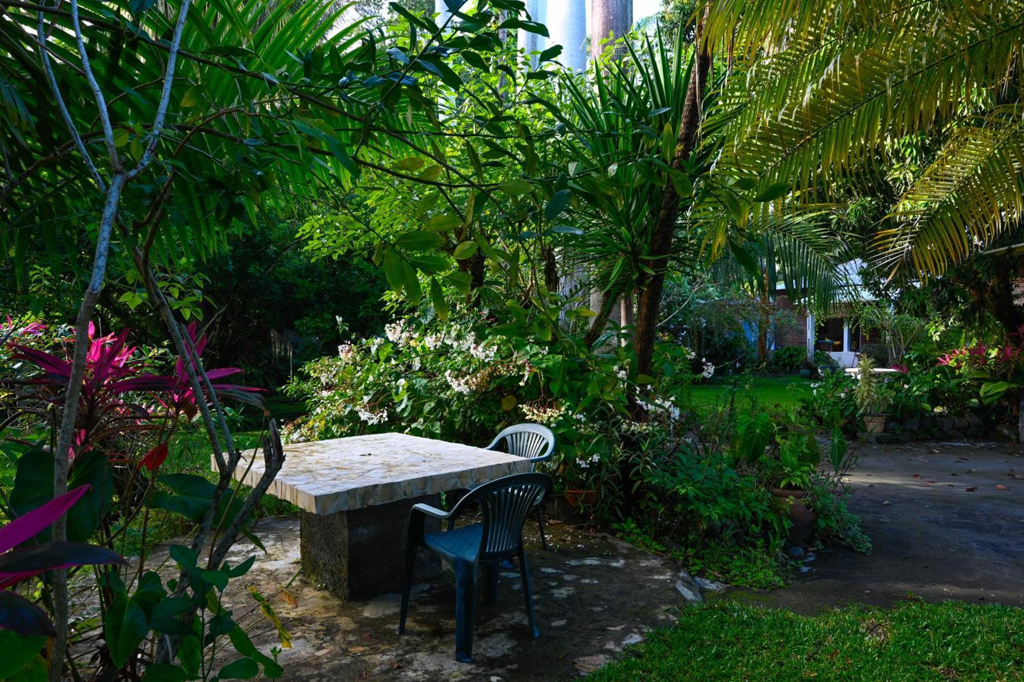 Le Medinilla Bed & Breakfast Bras-Panon Luaran gambar