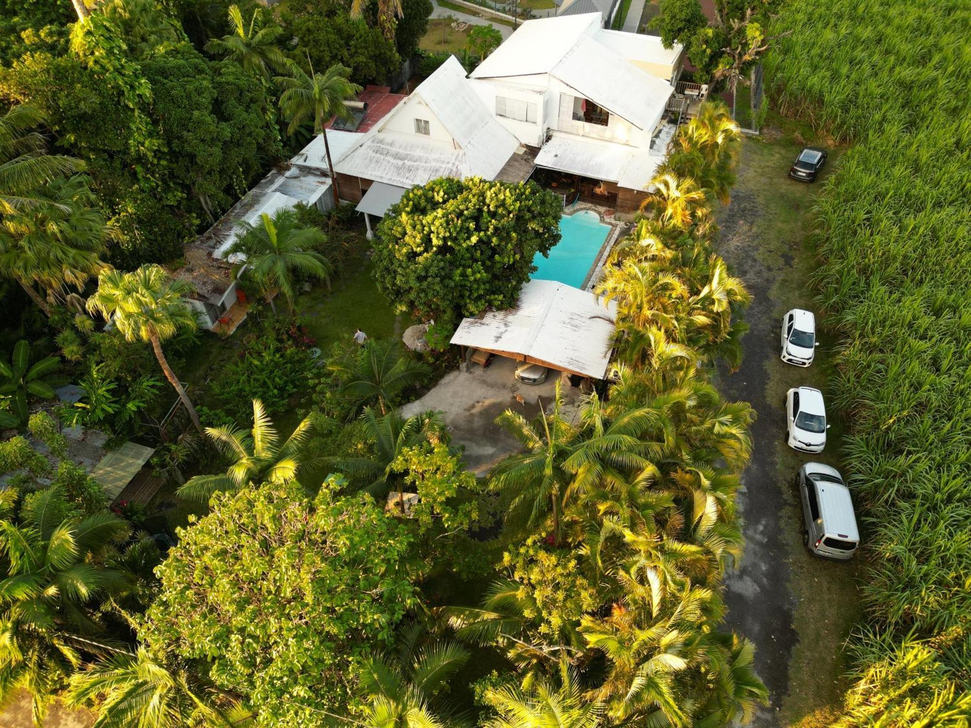 Le Medinilla Bed & Breakfast Bras-Panon Luaran gambar