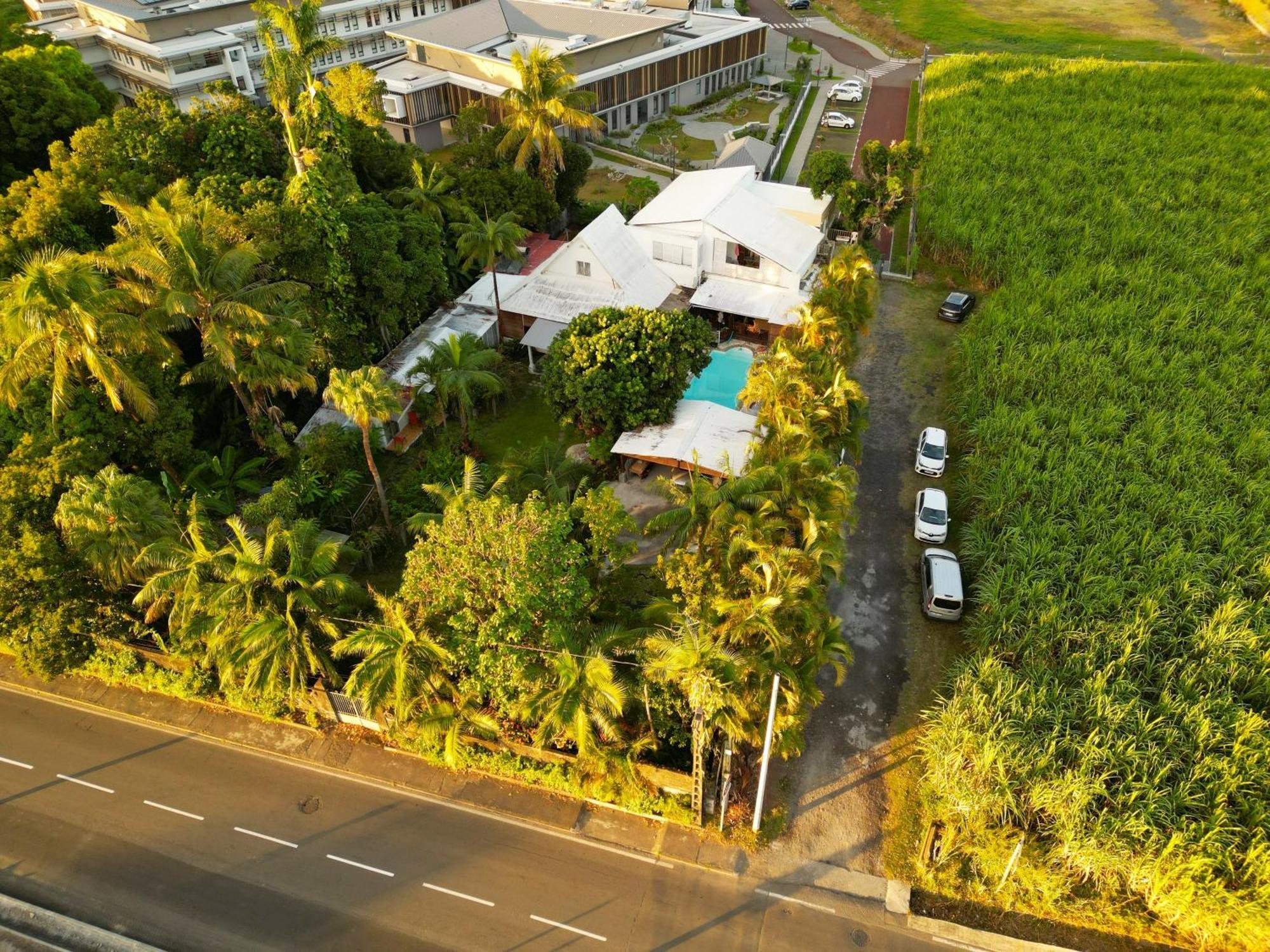 Le Medinilla Bed & Breakfast Bras-Panon Luaran gambar